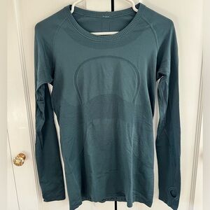 Lululemon Longsleeve top with thumb holes